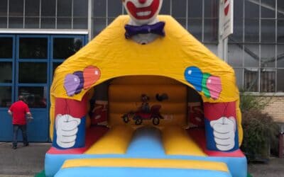 Hüpfburg Clown Midi mit Dach